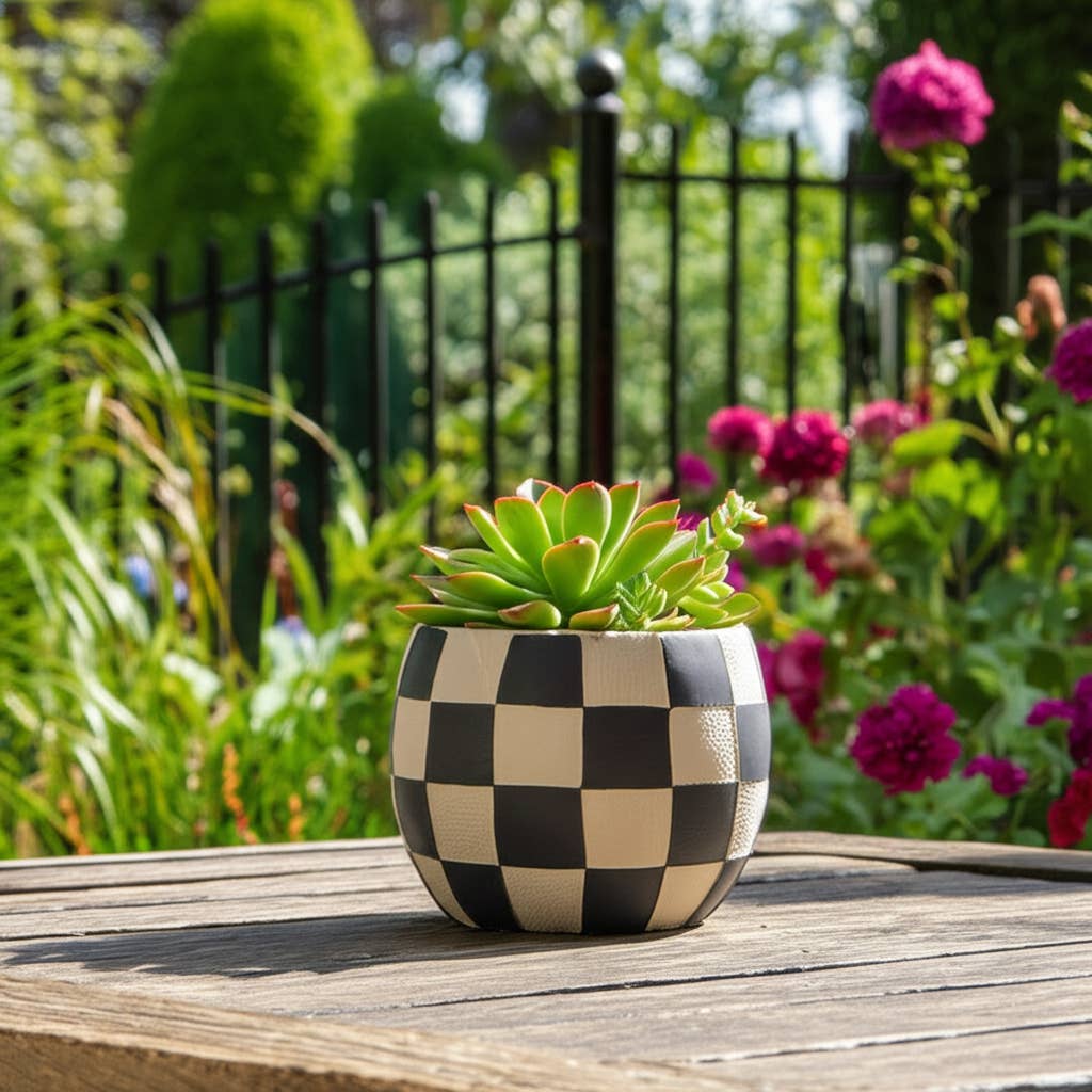 Checkered Planter 8”
